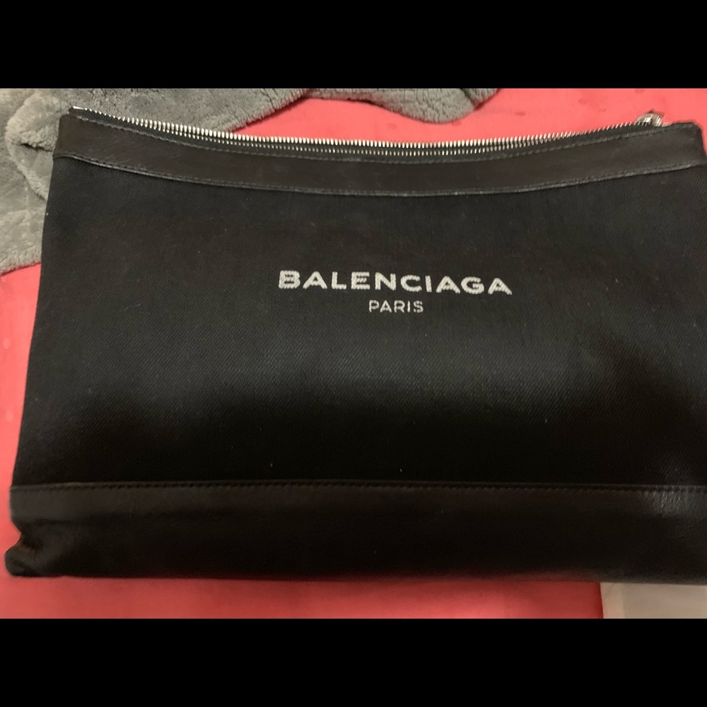Large pouch